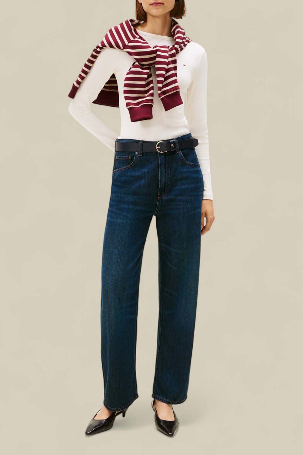 תמונת כל הלוק של חולצת טי ארוכה